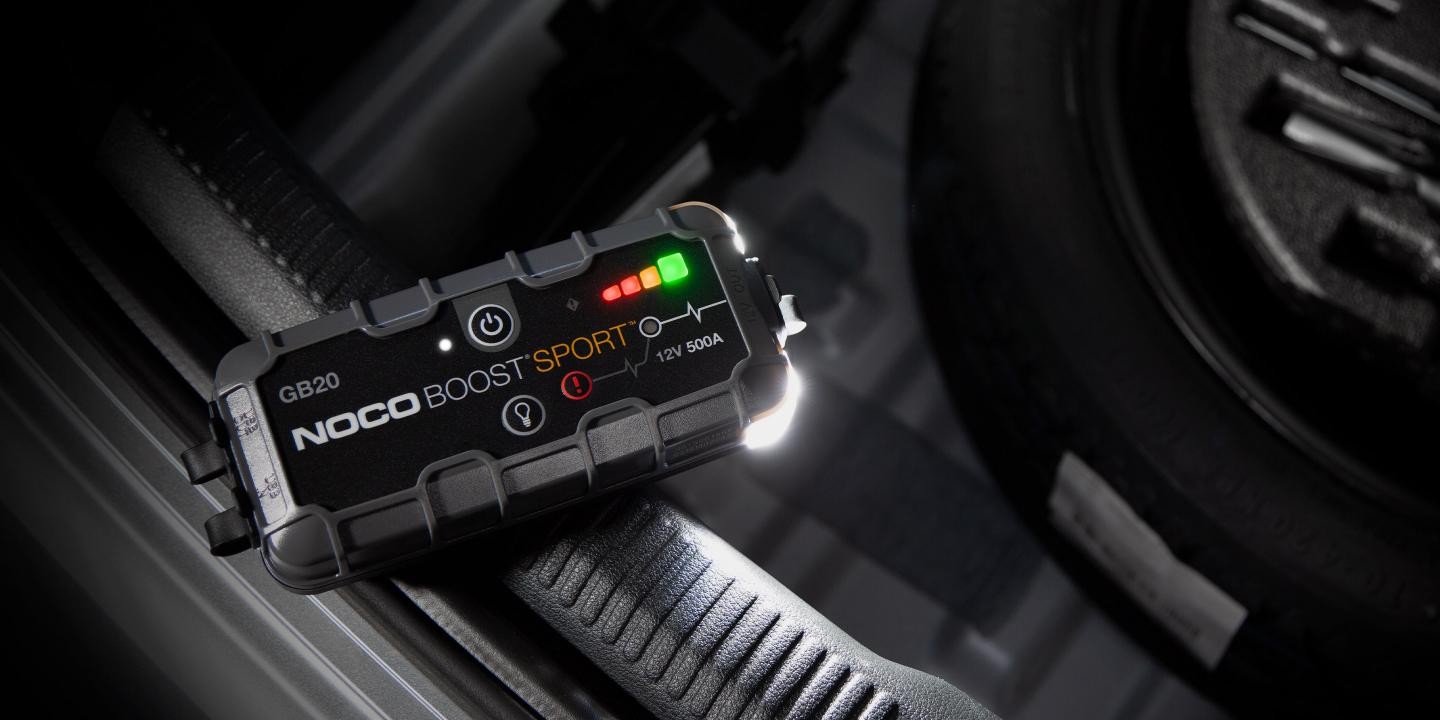 NOCO-GB20-Boost-Sport-Jump-Starter-LED-Tire-Change.jpg